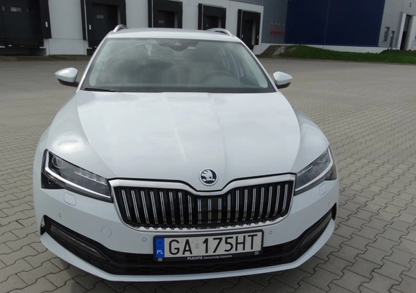 Skoda Superb cena 109000 przebieg: 79000, rok produkcji 2021 z Gdynia małe 154